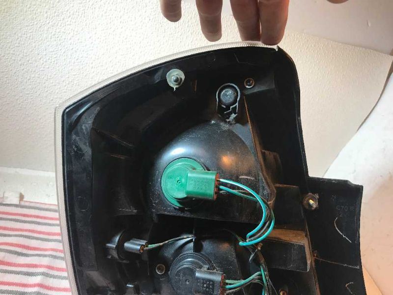 Calavera (luz trasera) derecha usada original (OEM) Nissan Sentra 2010-2012