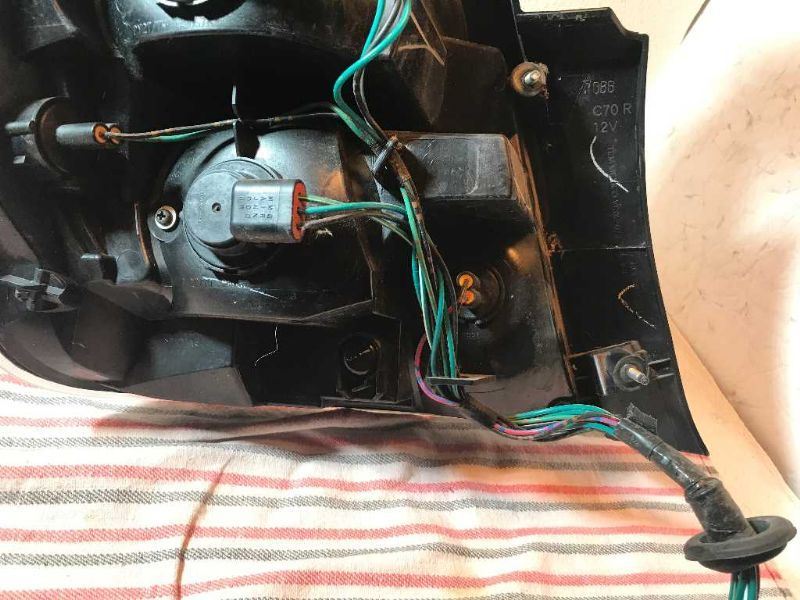 Calavera (luz trasera) derecha usada original (OEM) Nissan Sentra 2010-2012