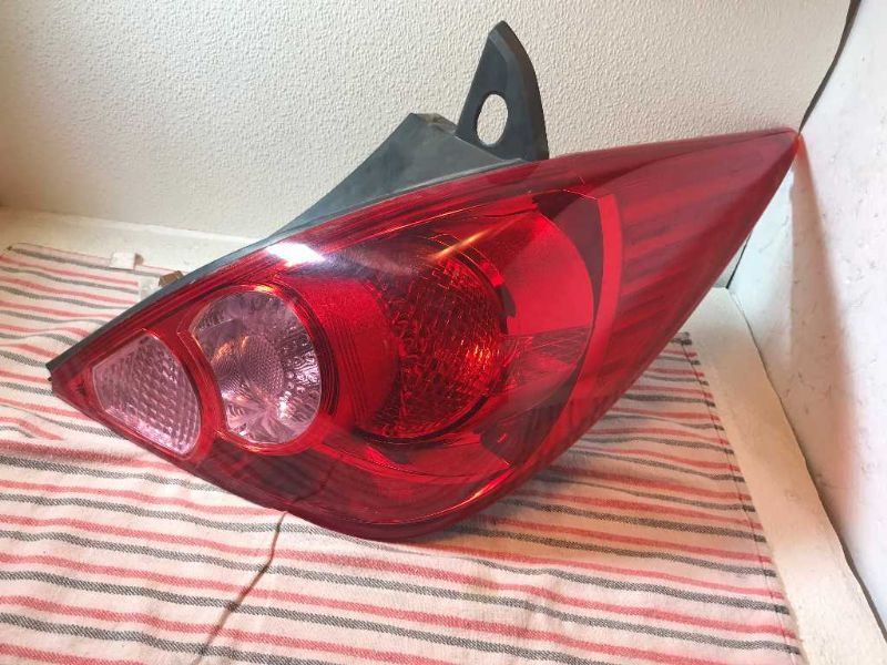 Right taillamp assembly used genuine OEM Nissan Versa 2007-2012