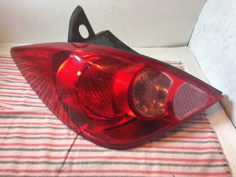 Calavera (luz trasera) izquierda usada original (OEM) Nissan Versa 2007-2012