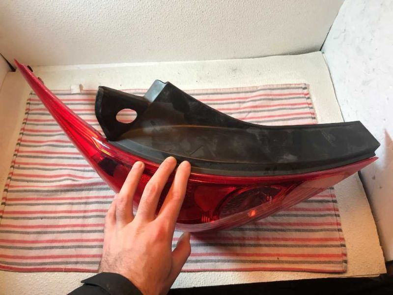 Calavera (luz trasera) izquierda usada original (OEM) Nissan Versa 2007-2012