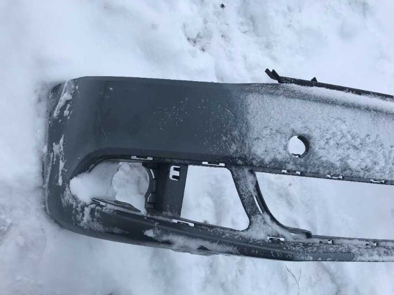 Defensa (parachoques) delantera usada original (OEM) Volkswagen Jetta 2011-2014