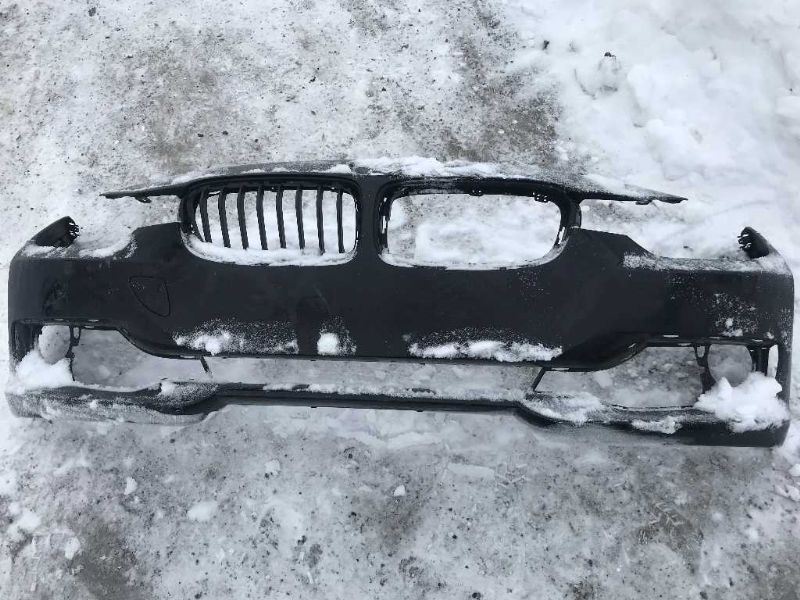 Defensa (parachoques) delantera usada original (OEM) BMW 328I 2012-2015