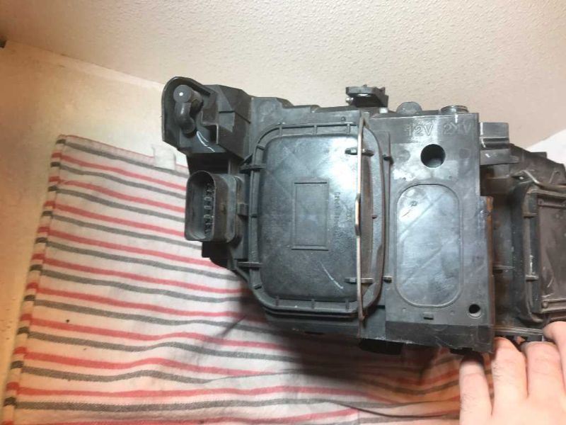 Left headlamp bracket used genuine OEM Audi Q5 2009-2012