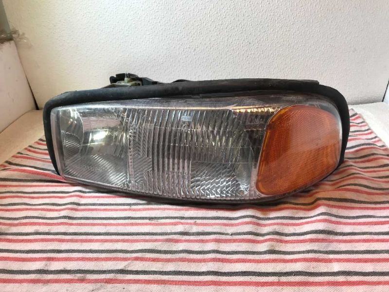 Faro izquierdo usado original (OEM) GMC Sierra 1500 1999-2006