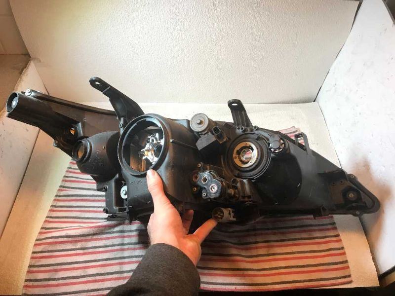 Left headlamp lens/housing used genuine OEM Lexus ES350 2012