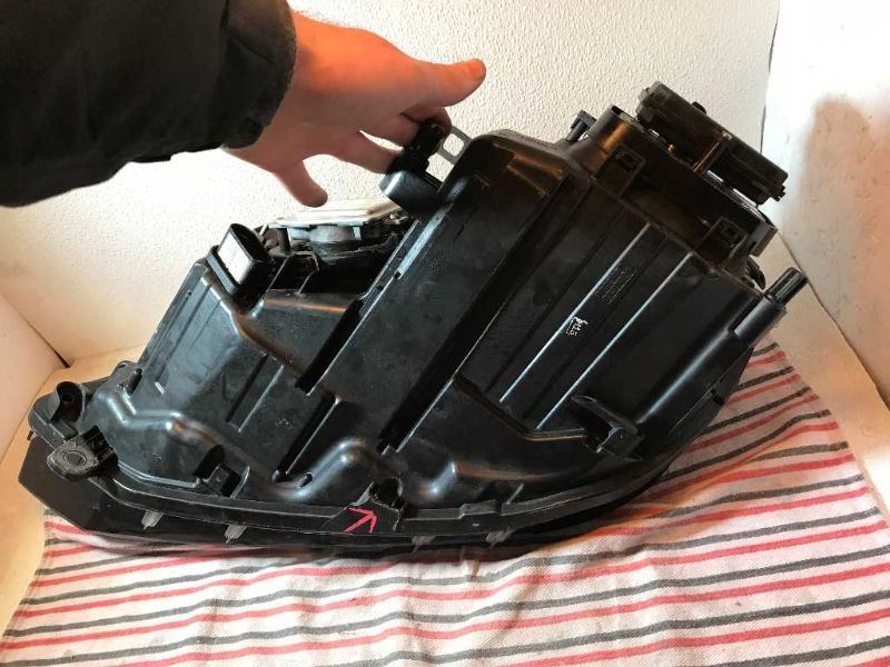 Right headlamp lens/housing used genuine OEM Volkswagen Touareg 2011-2014