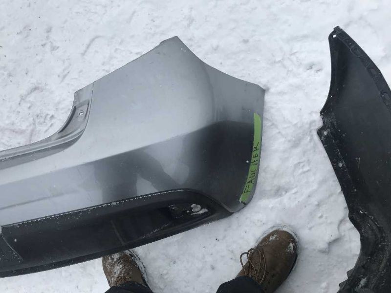 Defensa (parachoques) trasera usada original (OEM) Mazda 2 2011-2014