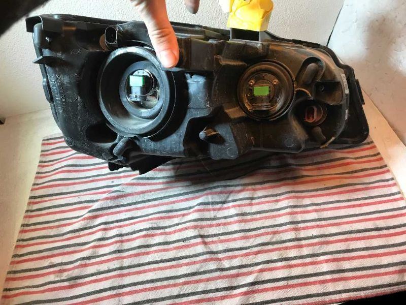 Faro izquierdo usado original (OEM) Dodge Grand Caravan 2011-2020