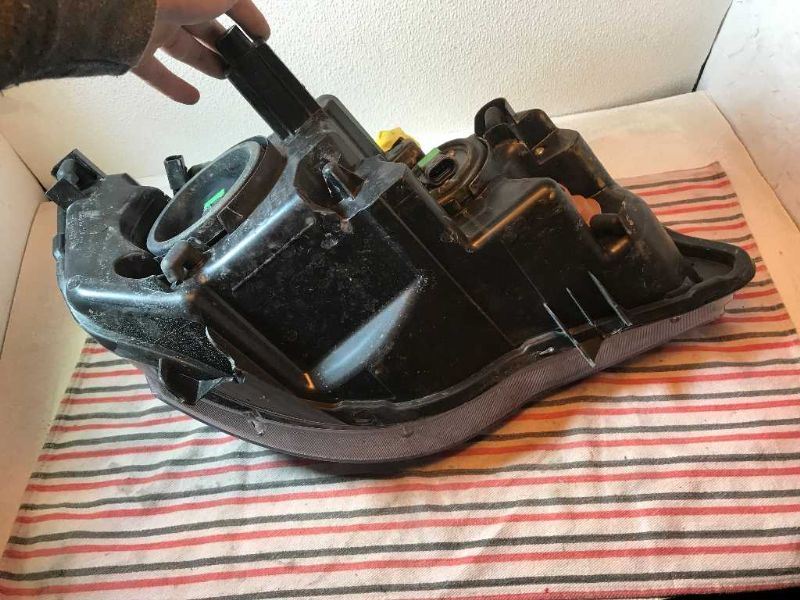 Faro izquierdo usado original (OEM) Dodge Grand Caravan 2011-2020