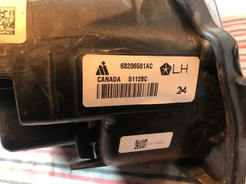 Faro izquierdo usado original (OEM) Dodge Grand Caravan 2011-2020