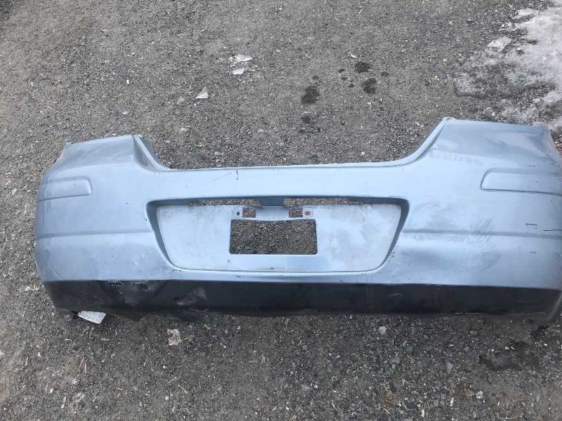 Defensa (parachoques) trasera usada original (OEM) Nissan Versa 2007-2012