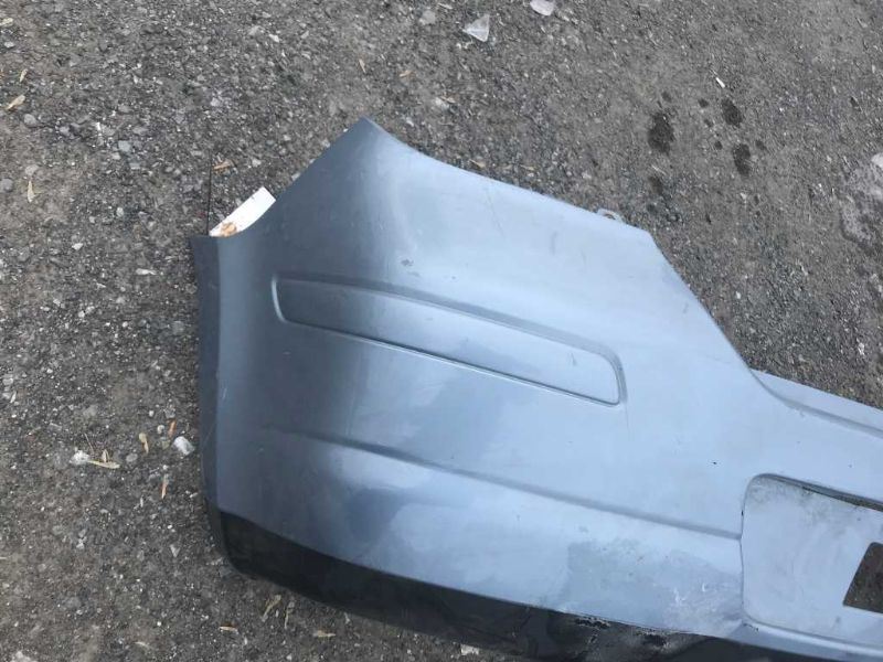 Defensa (parachoques) trasera usada original (OEM) Nissan Versa 2007-2012