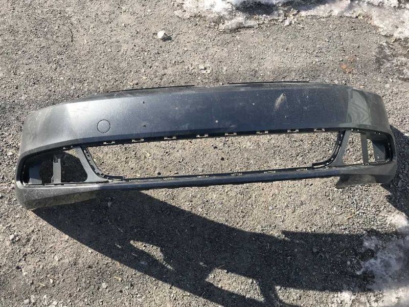 Defensa (parachoques) delantera usada original (OEM) Volkswagen Jetta 2011-2014