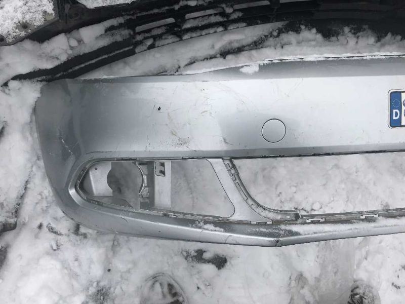 Defensa (parachoques) delantera usada original (OEM) Volkswagen Jetta 2011-2014