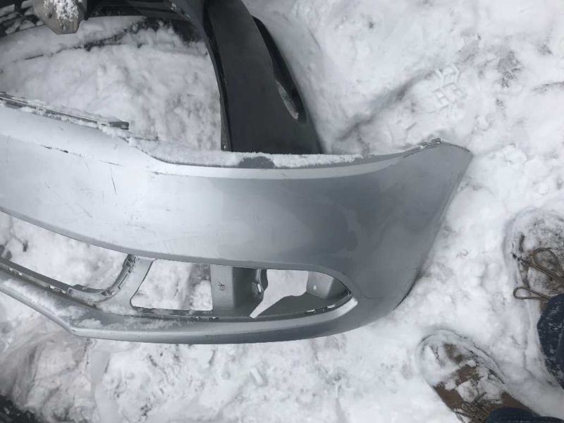 Defensa (parachoques) delantera usada original (OEM) Volkswagen Jetta 2011-2014