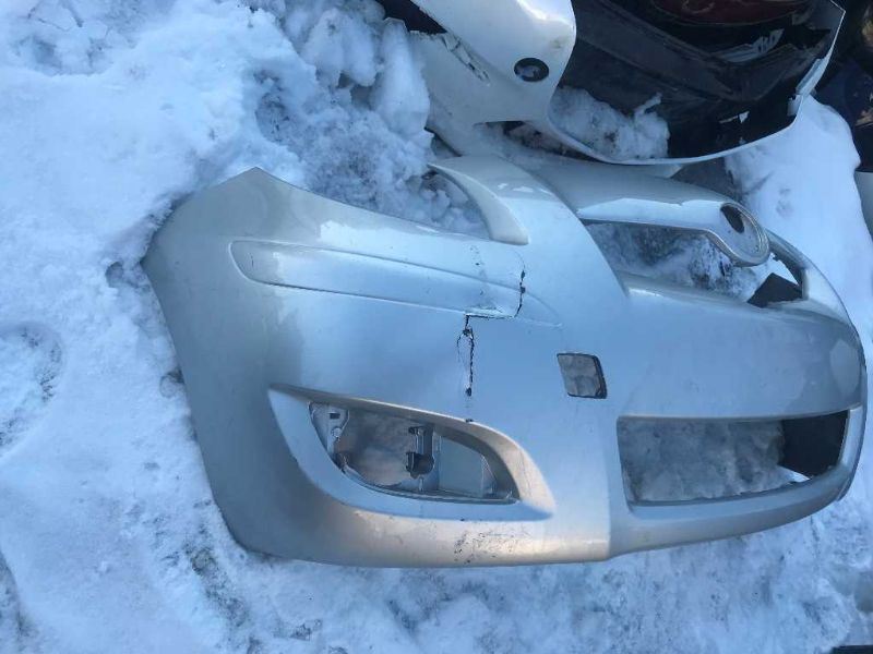 Defensa (parachoques) delantera usada original (OEM) Toyota Yaris 2009-2011