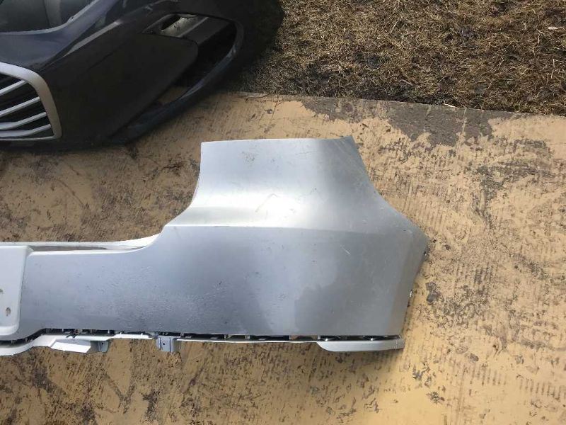Defensa (parachoques) trasera usada original (OEM) Volkswagen Tiguan 2012-2017