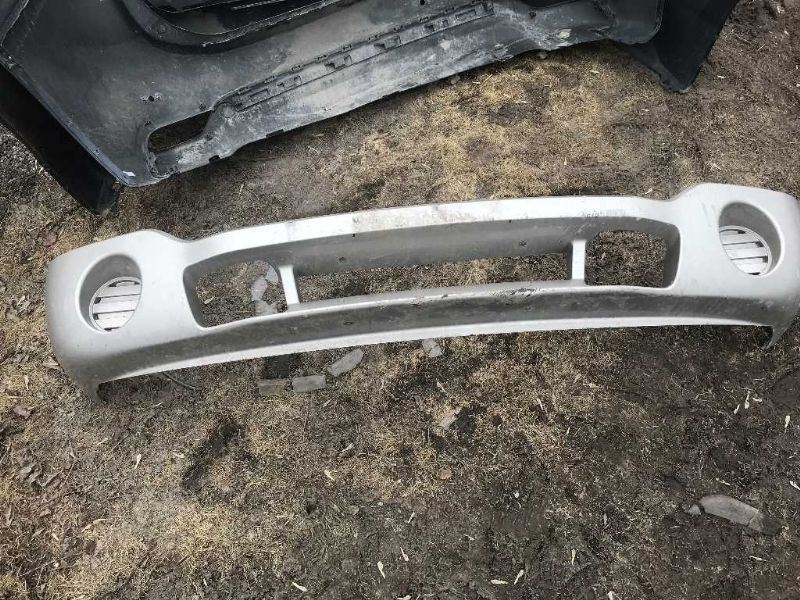Defensa (parachoques) delantera usada original (OEM) GMC Sierra 1500 2001-2006