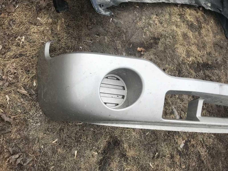 Defensa (parachoques) delantera usada original (OEM) GMC Sierra 1500 2001-2006