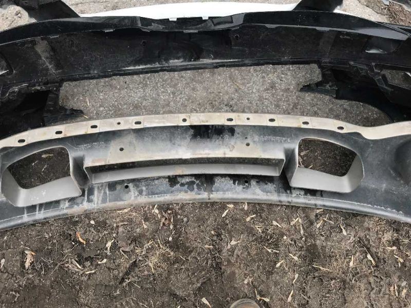 Defensa (parachoques) delantera usada original (OEM) GMC Sierra 1500 2001-2006