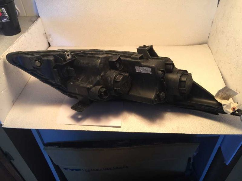Left headlamp assembly composite used genuine OEM KIA Sportage 2011-2012