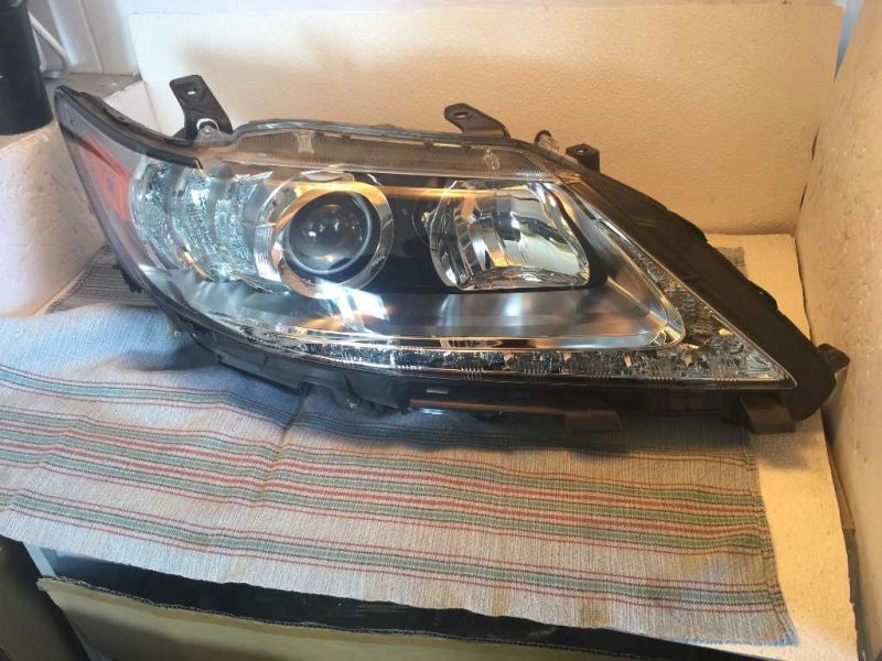 Right headlamp lens/housing used genuine OEM Lexus ES300H 2013-2015
