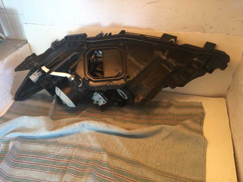 Right headlamp lens/housing used genuine OEM Lexus ES300H 2013-2015