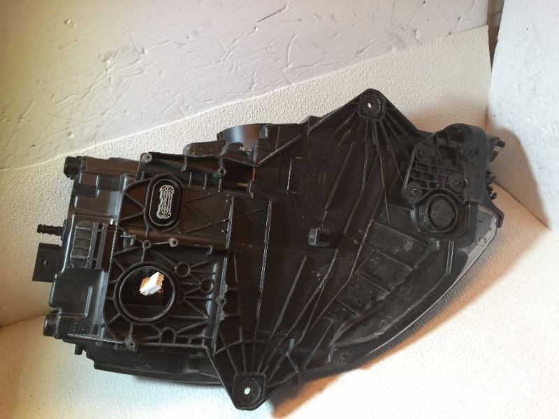 Headlamp Assembly used genuine OEM Porsche Macan 2015-2018