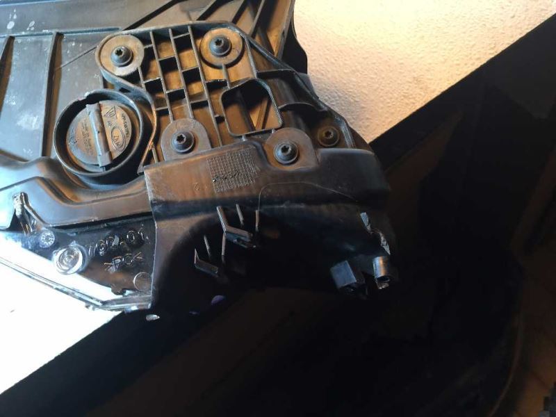 Headlamp Assembly used genuine OEM Porsche Macan 2015-2018