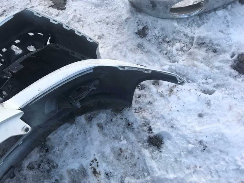 Defensa (parachoques) delantera usada original (OEM) Toyota Yaris 2009-2011