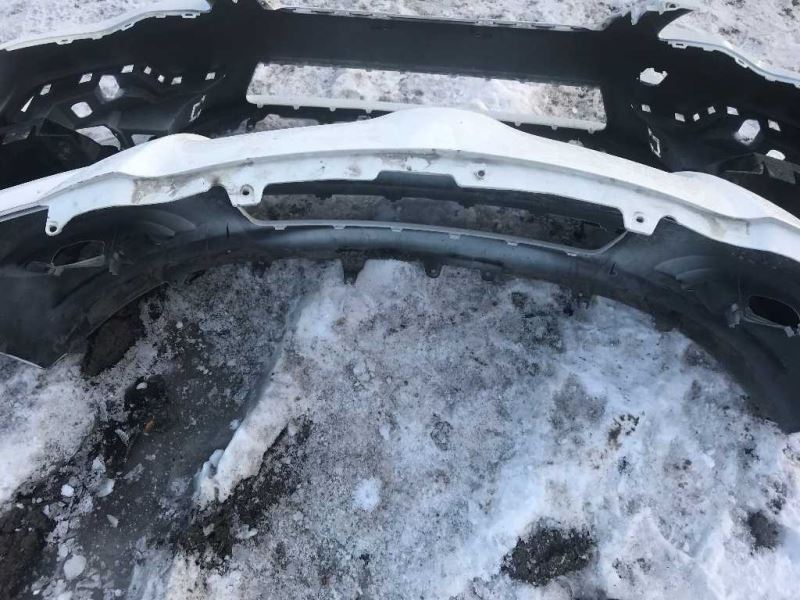 Defensa (parachoques) delantera usada original (OEM) Toyota Yaris 2009-2011