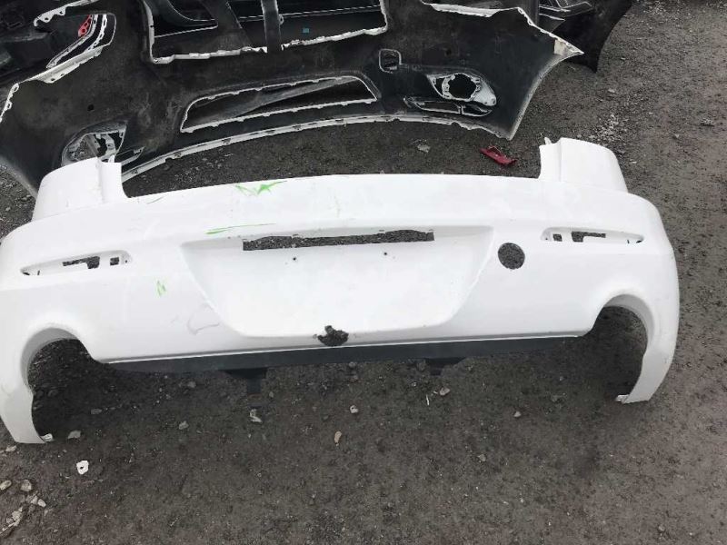 Defensa (parachoques) trasera usada original (OEM) Mazda 3 2010-2013