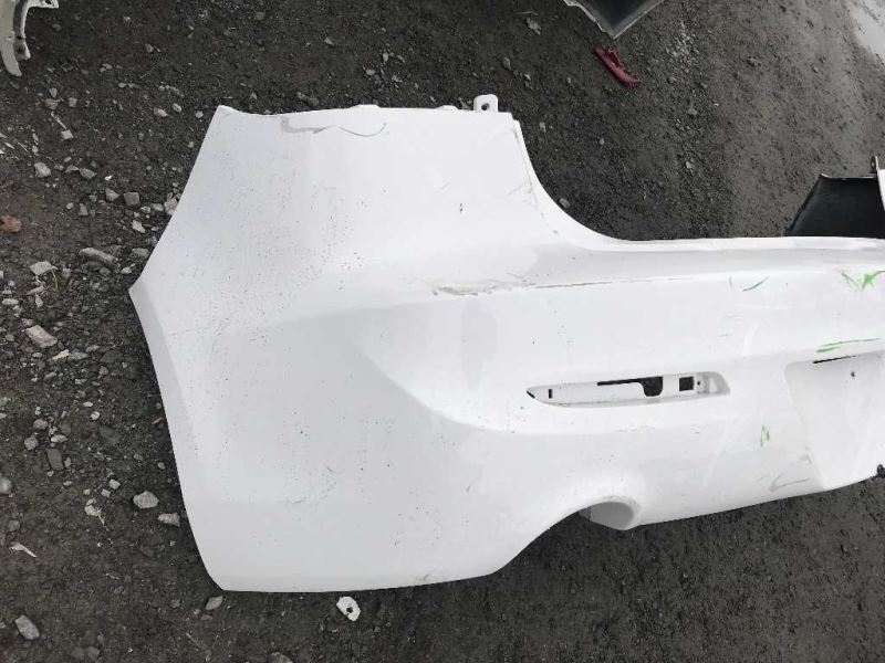Defensa (parachoques) trasera usada original (OEM) Mazda 3 2010-2013