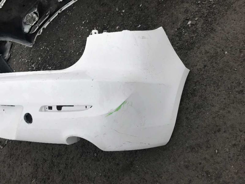 Defensa (parachoques) trasera usada original (OEM) Mazda 3 2010-2013