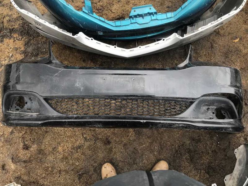 Defensa (parachoques) delantera usada original (OEM) Dodge Grand Caravan 2011-2020