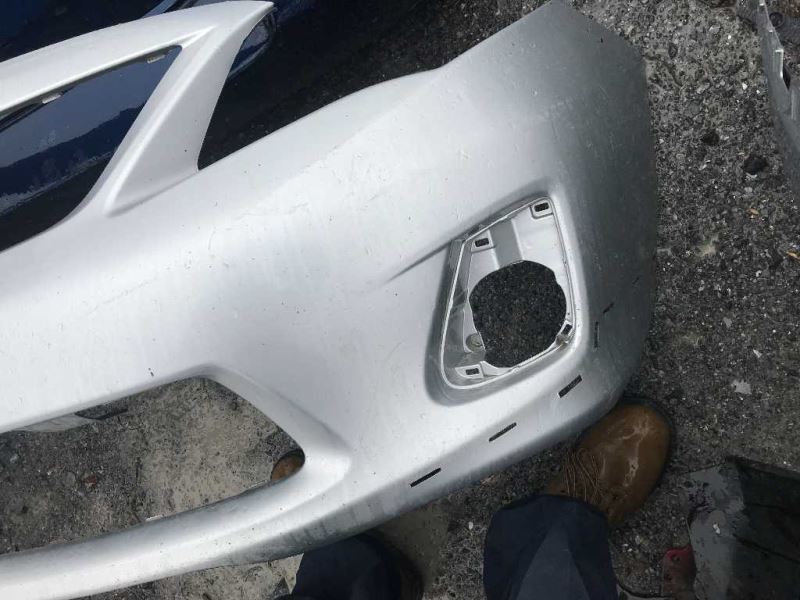 Defensa (parachoques) delantera usada original (OEM) Toyota Corolla 2011-2013