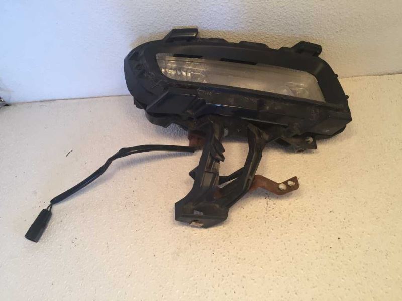 Right fog lamp assembly used genuine OEM Mazda 3 2007-2009