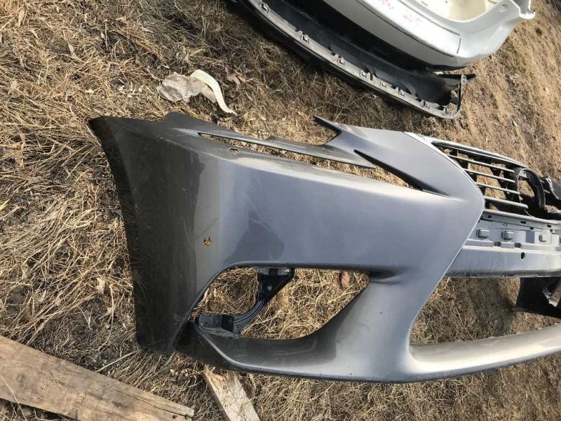 Defensa (parachoques) delantera usada original (OEM) Lexus IS350 2014-2016