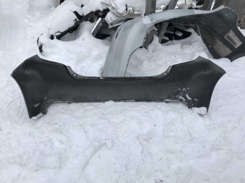 Defensa (parachoques) trasera usada original (OEM) Toyota Yaris 2015-2017