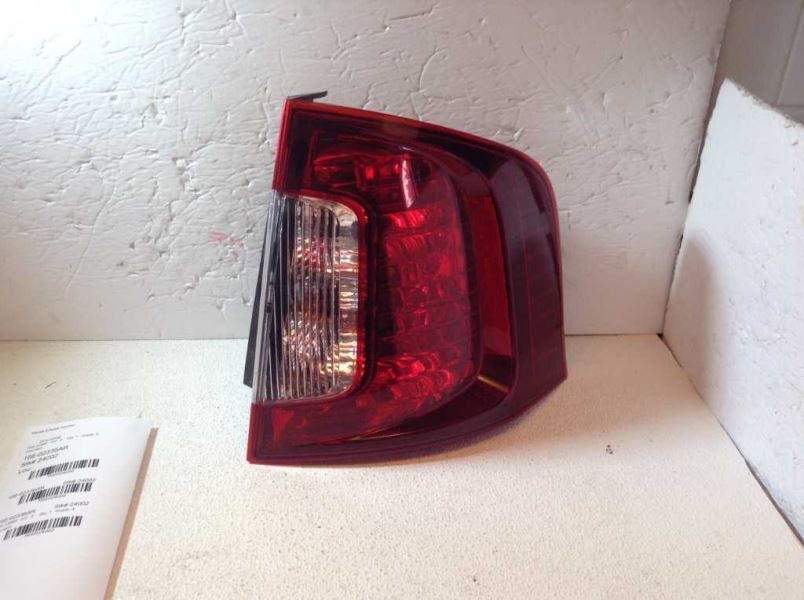 Right taillamp assembly used genuine OEM Ford Edge 2011-2014