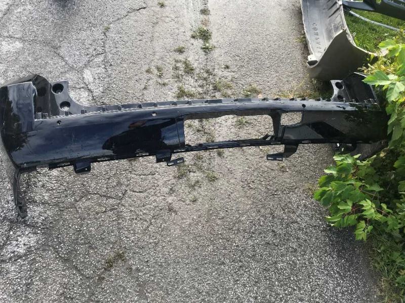 Defensa (parachoques) trasera usada original (OEM) Chevrolet Tahoe 2015-2016