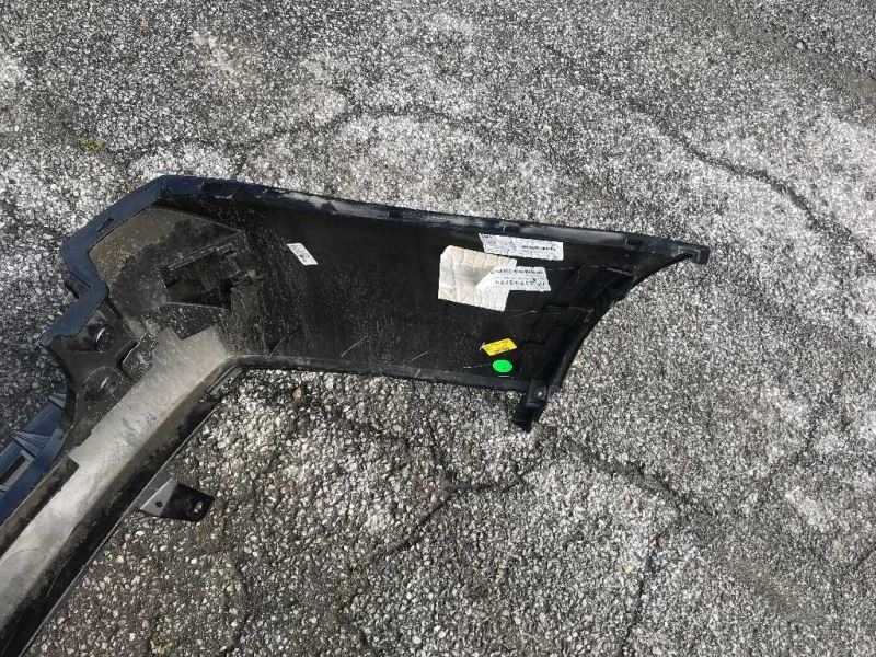 Defensa (parachoques) trasera usada original (OEM) Chevrolet Tahoe 2015-2016