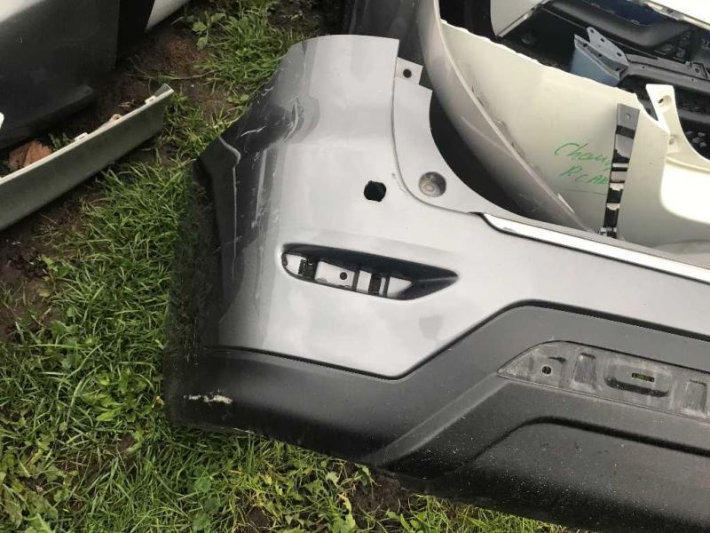 Defensa (parachoques) trasera usada original (OEM) Nissan Pathfinder 2013-2016