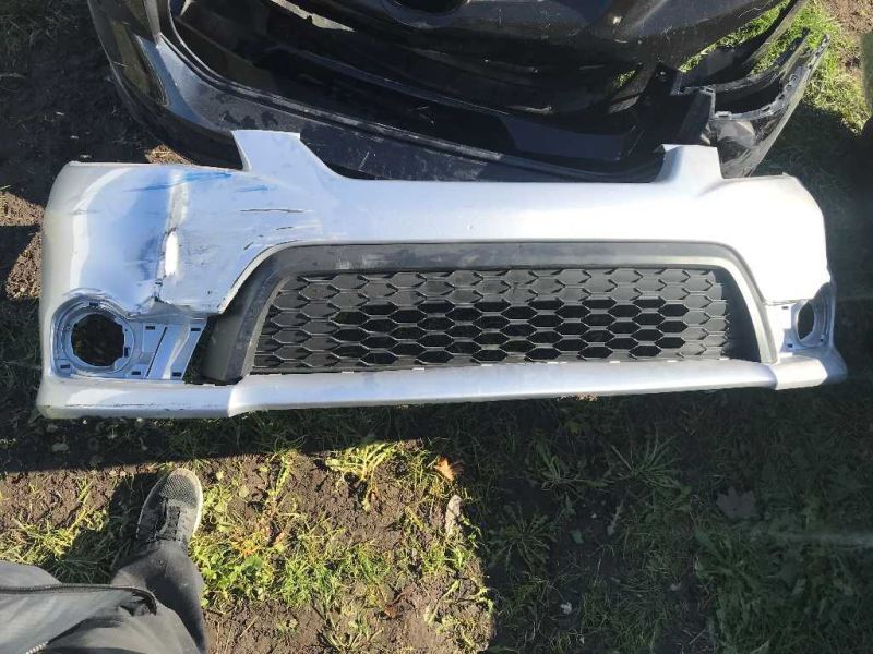 Defensa (parachoques) delantera usada original (OEM) Toyota Matrix 2011-2014