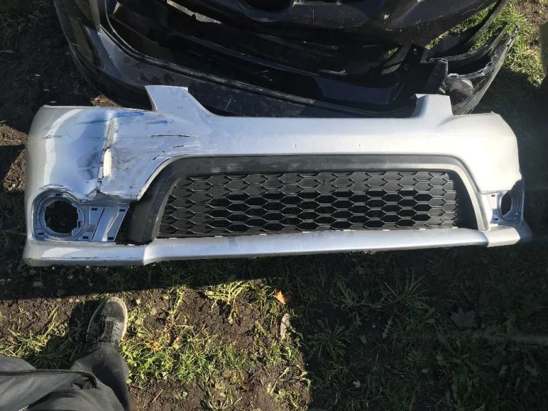 Defensa (parachoques) delantera usada original (OEM) Toyota Matrix 2011-2014