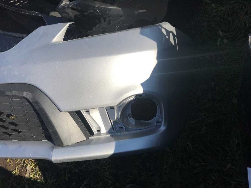 Defensa (parachoques) delantera usada original (OEM) Toyota Matrix 2011-2014