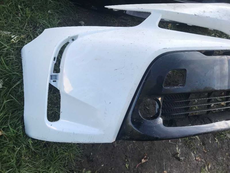 Defensa (parachoques) delantera usada original (OEM) Toyota Prius 2012-2015