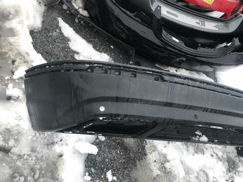 Defensa (parachoques) trasera usada original (OEM) Volkswagen Atlas 2018-2020