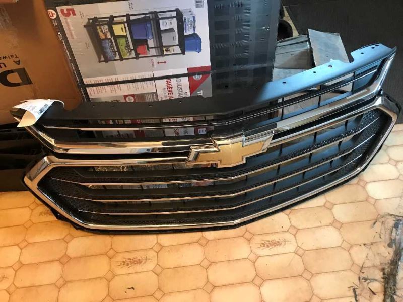 Parrilla usada original (OEM) Chevrolet Traverse 2018-2021